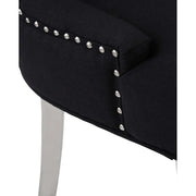 Ezüstszínű, rozsdamentes acéllábbakon álló, fekete színű poliészter vászonnal kárpitozott dizájn étkezőszék.