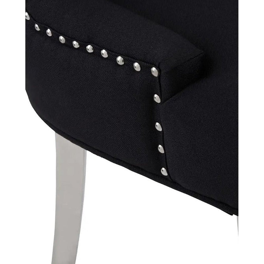 Ezüstszínű, rozsdamentes acéllábbakon álló, fekete színű poliészter vászonnal kárpitozott dizájn étkezőszék.