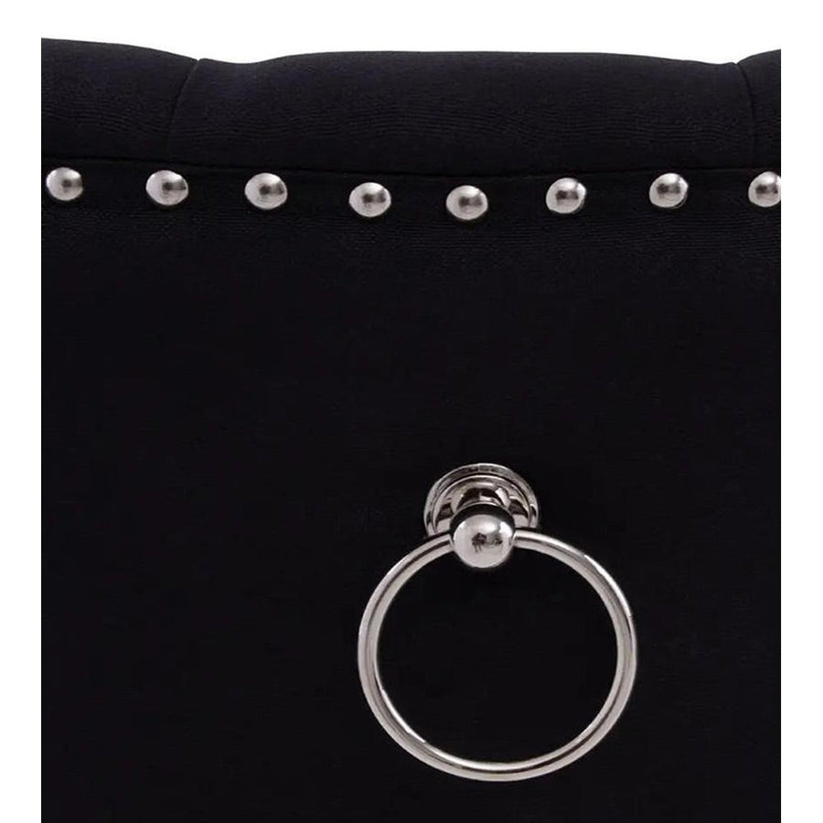 Ezüstszínű, rozsdamentes acéllábbakon álló, fekete színű poliészter vászonnal kárpitozott dizájn étkezőszék.