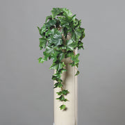 Zöld színű borostyán csüngő műnövény.