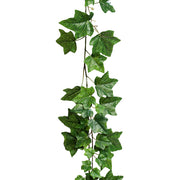 Nagy levelű borostyán girland műnövény.