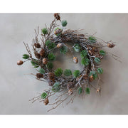 Tobozokkal díszített, mű cédrus fenyő koszorú.