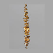 Fényes, aranyszínű levelekkel rendelkező, dekor eukaliptusz ág műnövény.