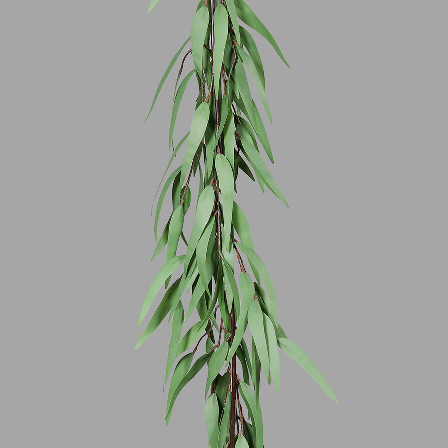 Zöld színű mű eukaliptusz girland.