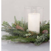 Mű fenyőkoszorú gyertyatartóval.