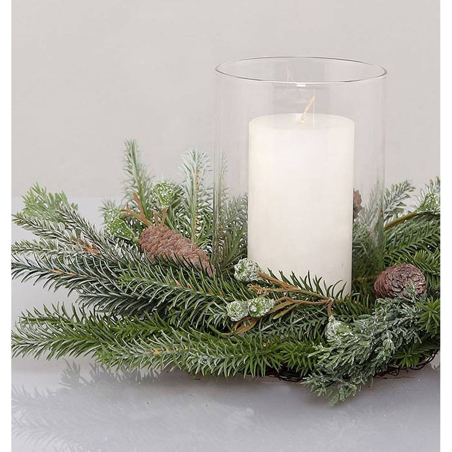 Mű fenyőkoszorú gyertyatartóval.