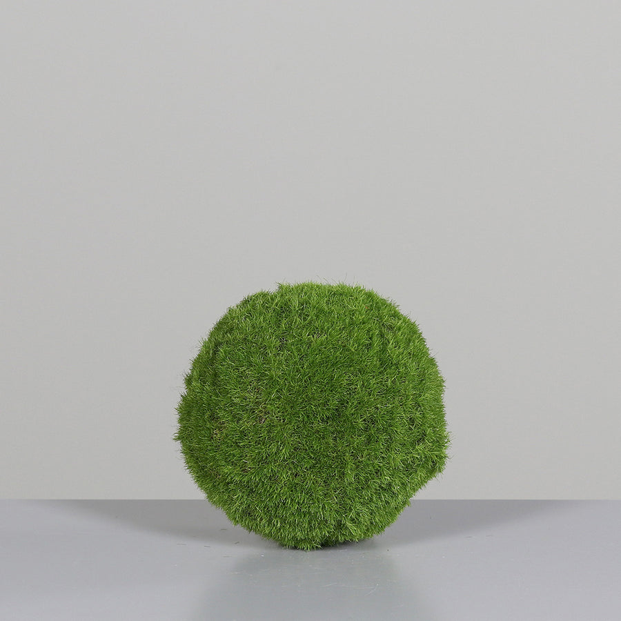 Dekorációs mű moha labda.