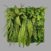 Mű páfrányokból és mesterséges mohából készült, növényfal panel.