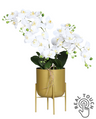 Krémszínű mű orchidea, aranyszínű fém kaspóban.