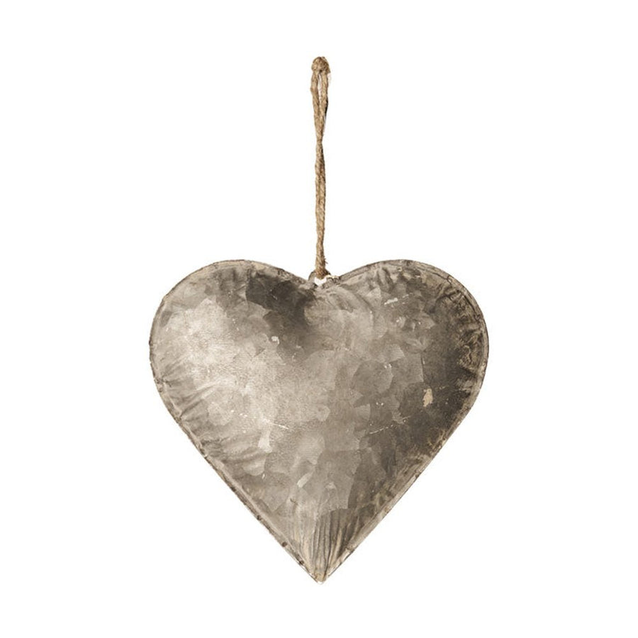 Nagyméretű, függeszthető bádog szív dekoráció.