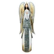 Dekoratív megjelenésű,, fémből készült, antikolt felületű angyal figura.