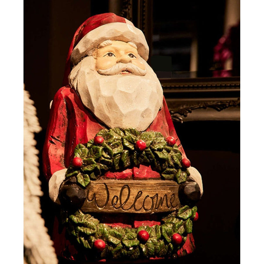 Faragott fa hatású, rusztikus, vidéki stílusú Mikulás figura.