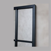 Fekete színű, nagyméretű, fémből készült, loft stílusú falitükör.