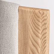 Bézs színű design fotel.