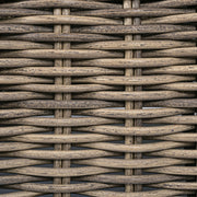 Barna színű műrattanból készült kerti fotel, levehető bézs színű ülő és hátpárnával.