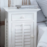 NEW ORLEANS fehér éjjeliszekrény fiókkal és lamellás ajtóval, vintage stílus