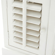 Lamellás ajtó részlet fehér akácfa bútoron