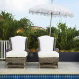 vintage rattan lábzsámoly több darabbal teraszon