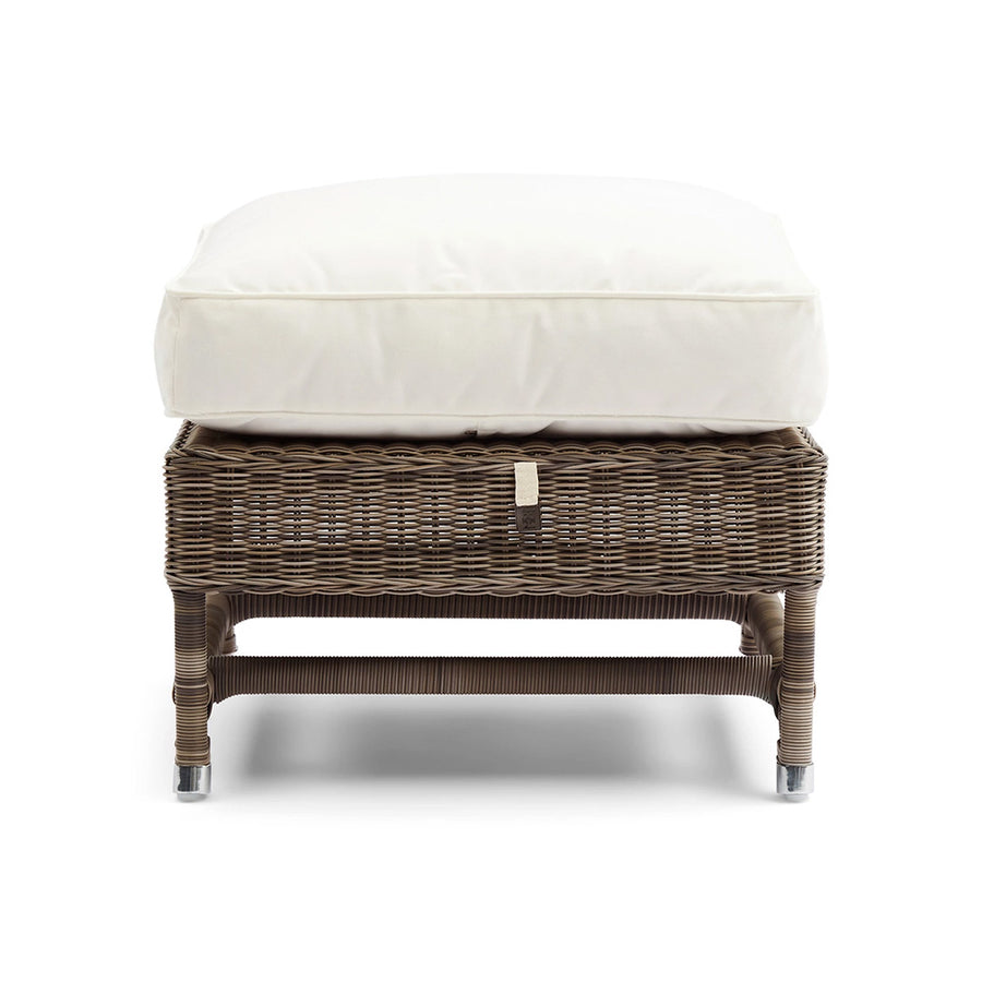 natúr műrattan lábzsámoly fehér párnával elölnézet