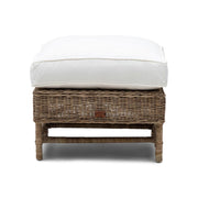 natúr rattan lábzsámoly fehér párnával elölnézet