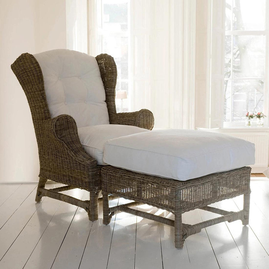 vintage rattan fotel világos enteriőrben