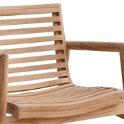 Natúr színű teakfából készült, formatervezett kerti fotel.