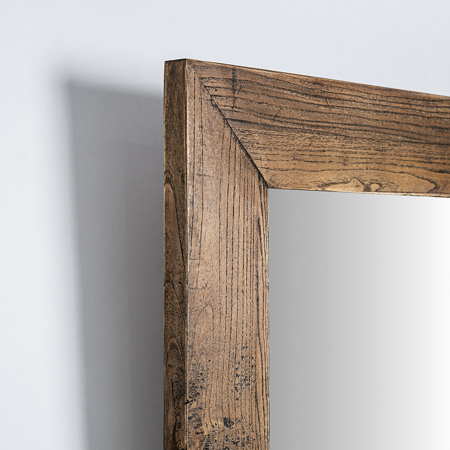 A Norvik 140 cm-es falitükör oldalnézete, kiemelve a keret vastagságát és a fa textúráját.