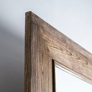 Szögletes fa keret kidolgozás közelről, natúr szilfából