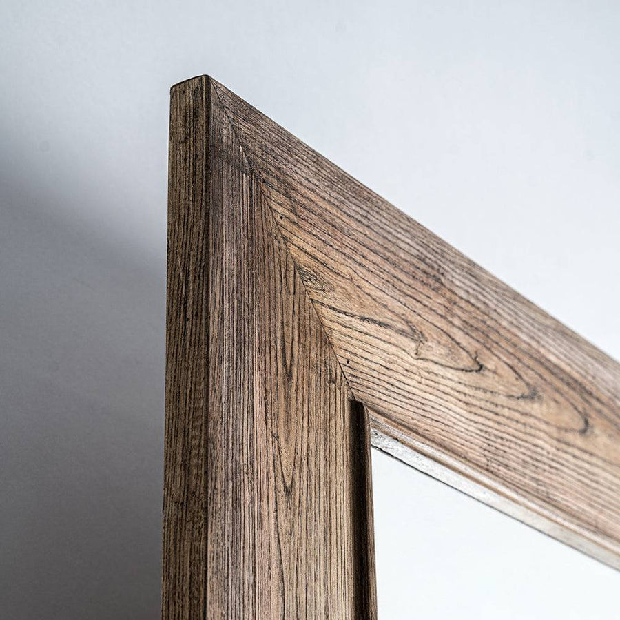 Szögletes fa keret kidolgozás közelről, natúr szilfából