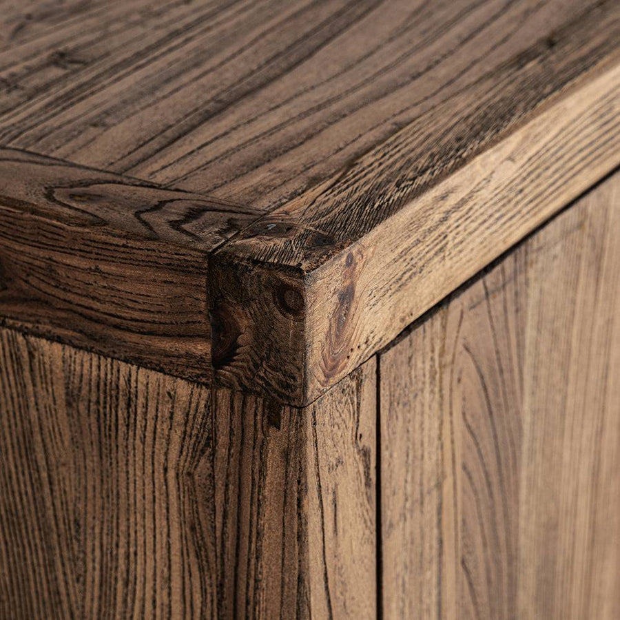 Norvik szilfa tálaló – masszív sarok kialakítás közelről