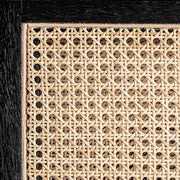 Fekete színre festett mangófából készült, rattan betétes kialakítású, bézs színű szövettel kárpitozott fotel.