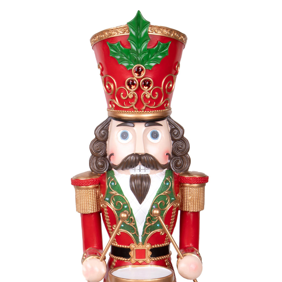 NUTCRACKER diótörő figura magyallevéllel díszített piros fejfedője
