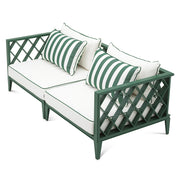 Eichholtz Ocean Club zöld kültéri kanapé csíkos díszpárnákkal perspektívából