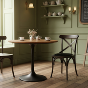 Old French bisztrószék francia bisztró enteriőrben, vintage hangulattal