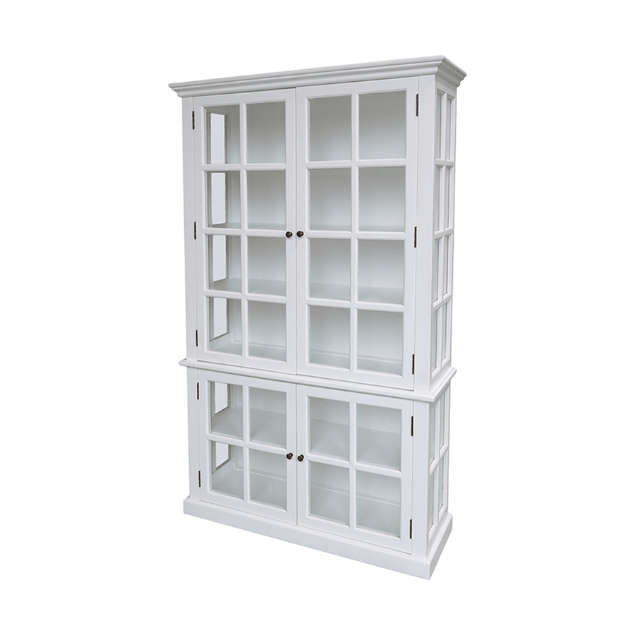 Fehér színű, 4 ajtós vitrines szekrény.