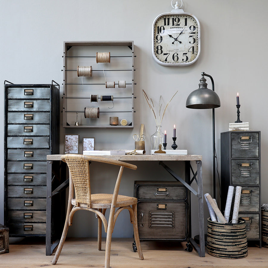 Francia stílusú, kaucsukfából és rattanból készült natúr színű karosszék.