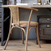 Francia stílusú, kaucsukfából és rattanból készült natúr színű karosszék.