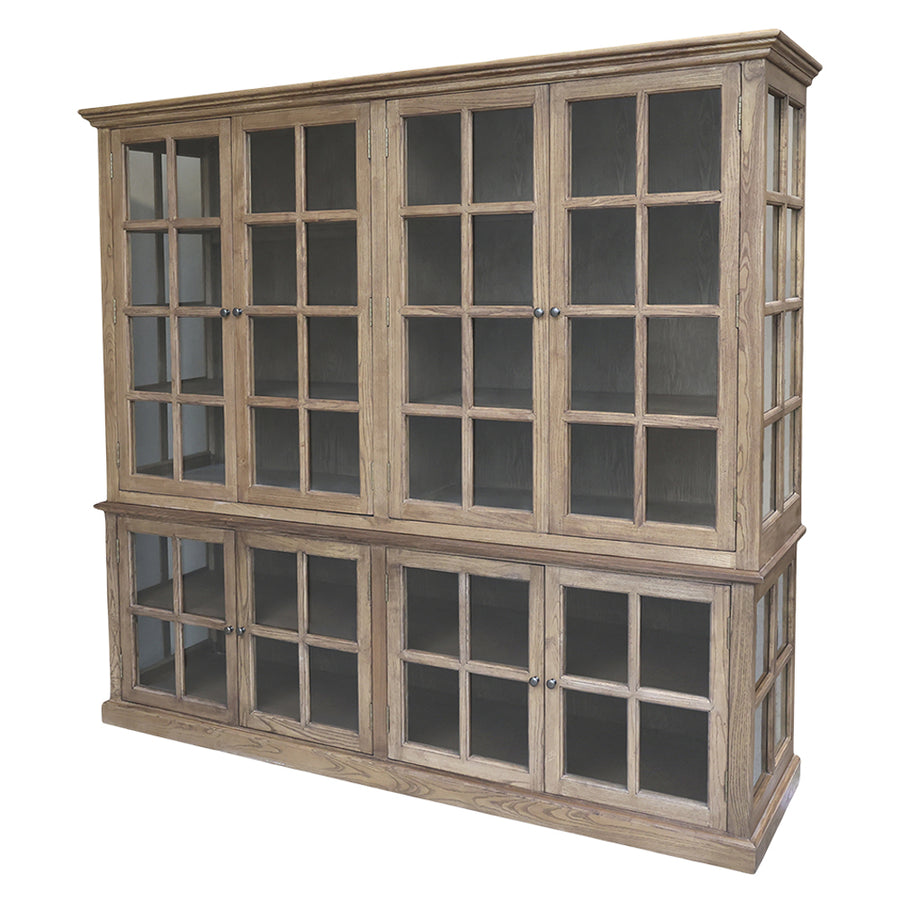 Natúr színű, 8 ajtós vitrines szekrény.