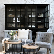 Fekete színű, 8 ajtós vitrines szekrény,