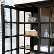 Fekete színű, 8 ajtós vitrines szekrény,