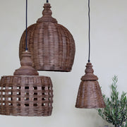 OLD FRENCH kollekció három különböző méretű rattan függeszték lámpája dekoratív összeállításban