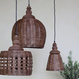 OLD FRENCH kollekció három különböző méretű rattan függeszték lámpája dekoratív összeállításban