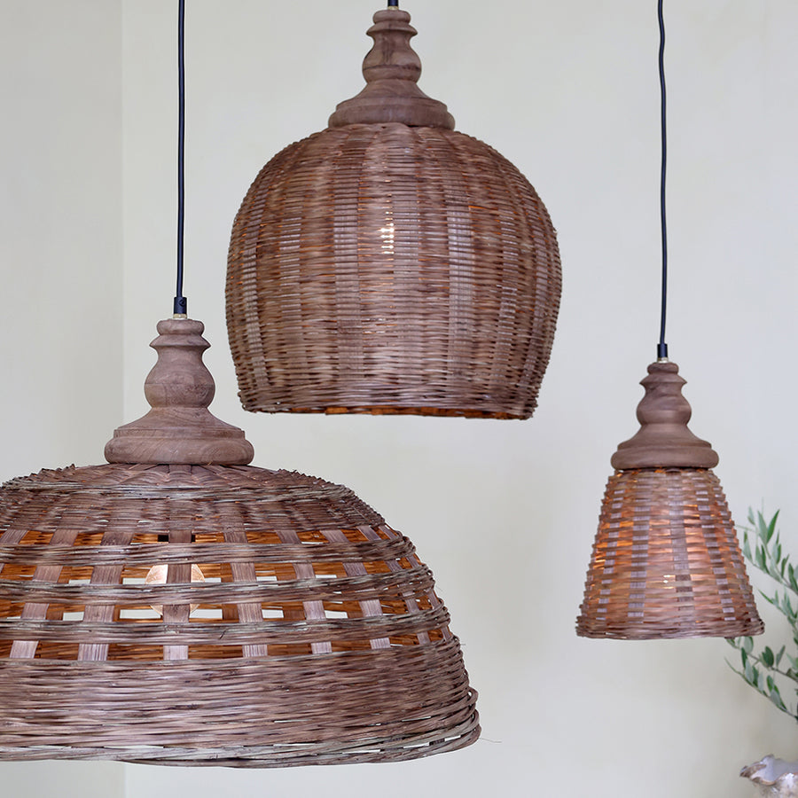 Három különböző méretű OLD FRENCH rattan függeszték lámpa dekoratív összeállításban