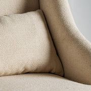 Objat fotel részlet a bézs szövetpárnáról