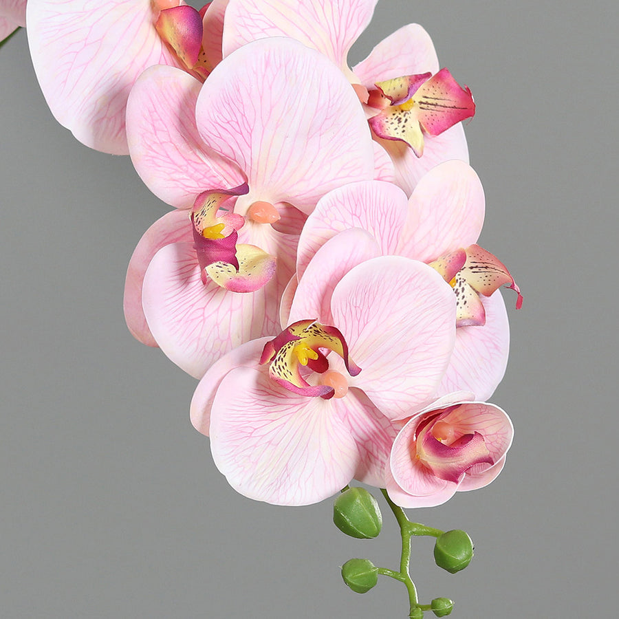 Élethű, pink árnyalatú mű orchidea virág részlet.