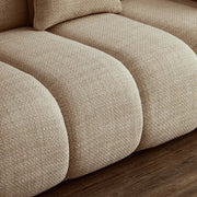 Krémszínű, 3 személyes formatervezett design kanapé.