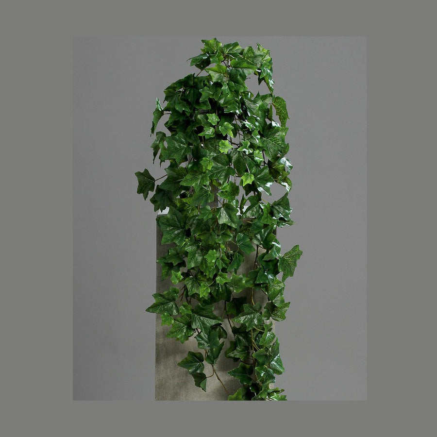 Zöld színű borostyán csüngő műnövény.