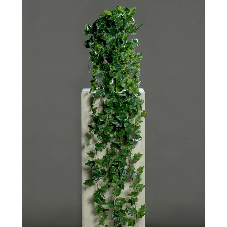 Borostyán csüngő műnövény.