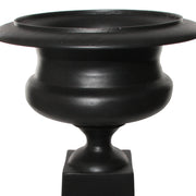 Fémből készült,, fekete színű óriás kaspó-váza.