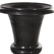 Alumíniumból készült,, fekete színű óriás kaspó-váza.